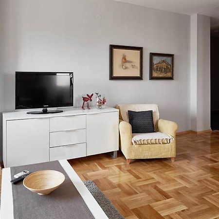 Bright Apartment Near City Center Skopje Exteriör bild
