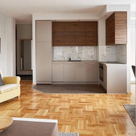 Bright Apartment Near City Center Skopje Exteriör bild